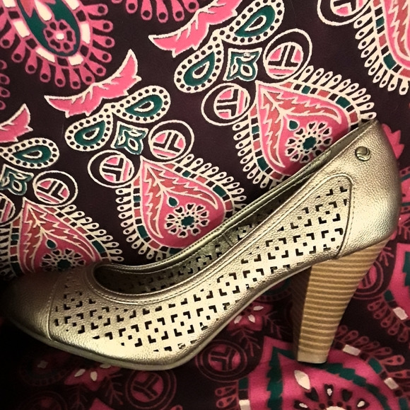 NWOT Life Stride Pumps - Picture 2 of 9